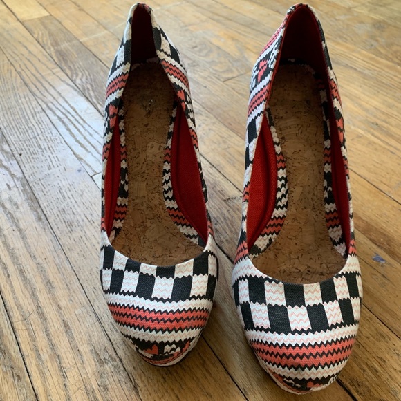 Gianni Bini tribal print wedges - Picture 3 of 6